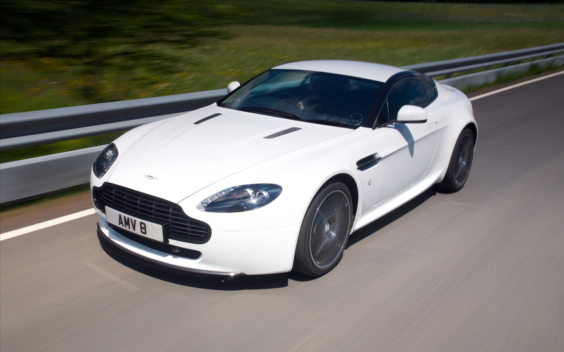 阿斯顿马丁v8 vantage n420壁纸