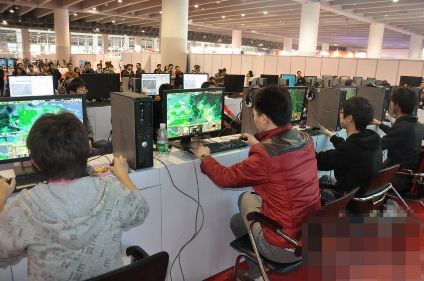 2012广州游戏博会LOL比赛精彩瞬间图片_囧图