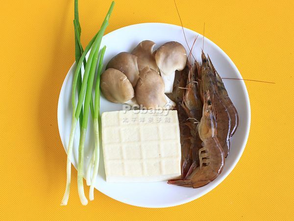 蘑菇豆腐焖虾的做法 蘑菇豆腐焖虾的家常做法 蘑菇豆腐焖虾怎么做好吃 孕期食谱推荐