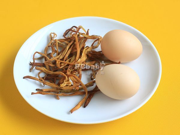 黄花菜炒鸡蛋的做法 黄花菜炒鸡蛋的家常做法 黄花菜炒鸡蛋怎么做好吃 孕期食谱推荐